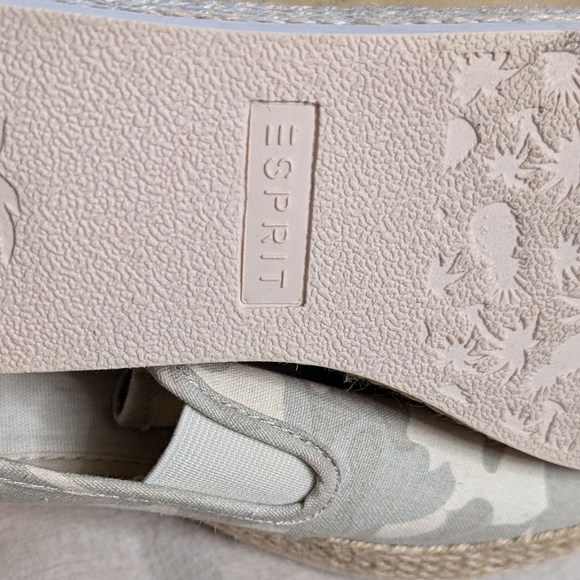 Esprit Erika Light Camo Slip On Canvas Sneakers Size 8.5 Like New - Picture 4 of 5